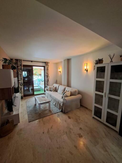 Olivia Sunny 2 Bedroom Punta Prima Apartment *